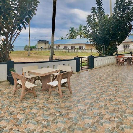 Aqil Beach Inn Маранг Екстериор снимка