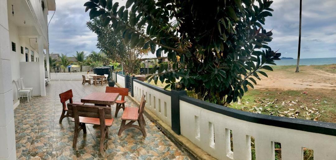 Aqil Beach Inn Маранг Екстериор снимка