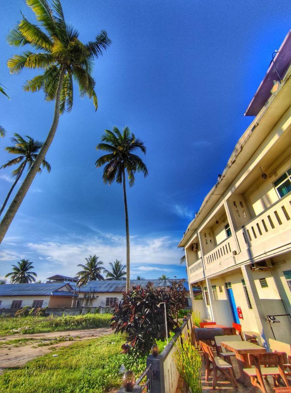 Aqil Beach Inn Маранг Екстериор снимка
